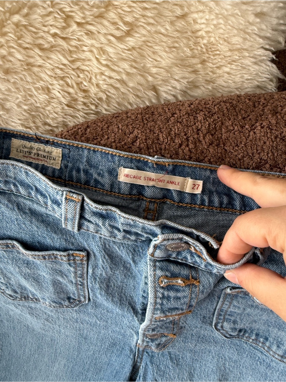 Levi’s Ribcage Straight Jeans - Picture 4 of 7